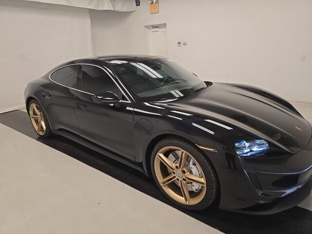 2024 Porsche Taycan 4S photo 2
