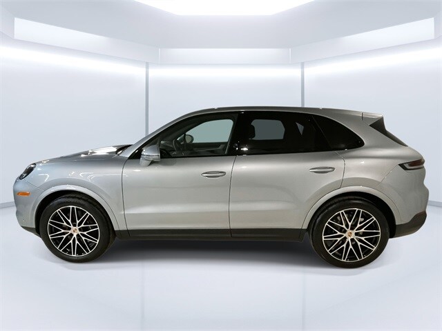2025 Porsche Cayenne photo 2
