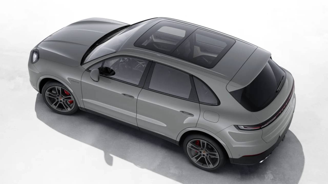 2026 Porsche Cayenne S E-Hybrid photo 3