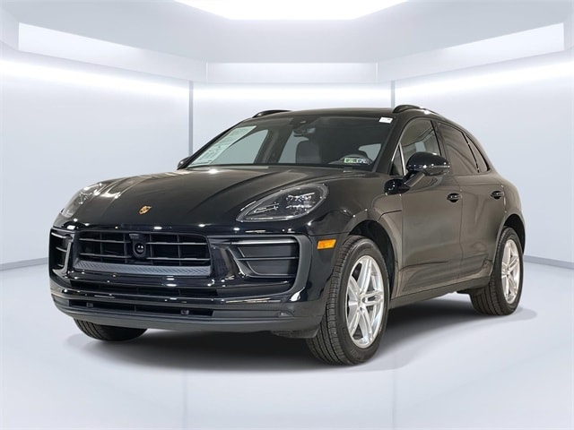2025 Porsche Macan's photo