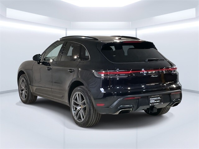 2025 Porsche Macan photo 3