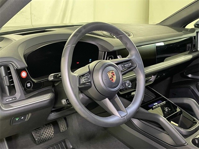 2025 Porsche Cayenne Coupe photo 3