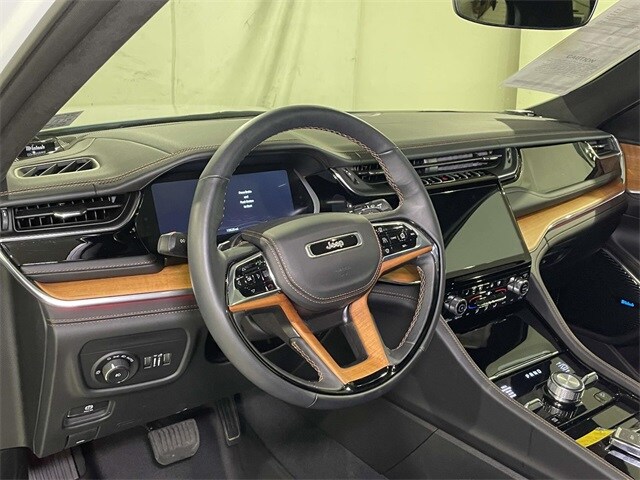 2024 Jeep Grand Cherokee L Summit photo 4