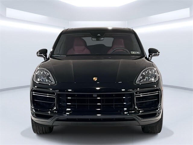 2023 Porsche Cayenne Turbo photo 2