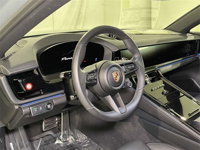 2025 Porsche Panamera E-Hybrid 4 photo 4