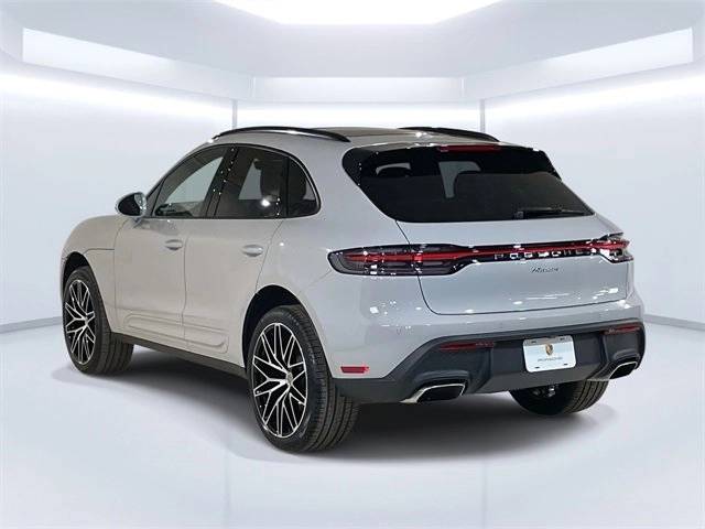 2025 Porsche Macan T photo 3