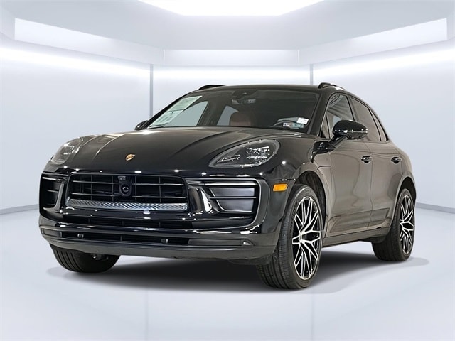 2025 Porsche Macan's photo