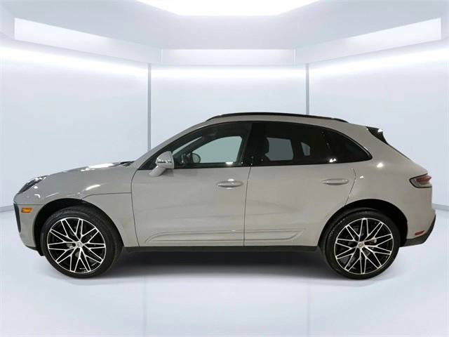 2025 Porsche Macan T photo 2