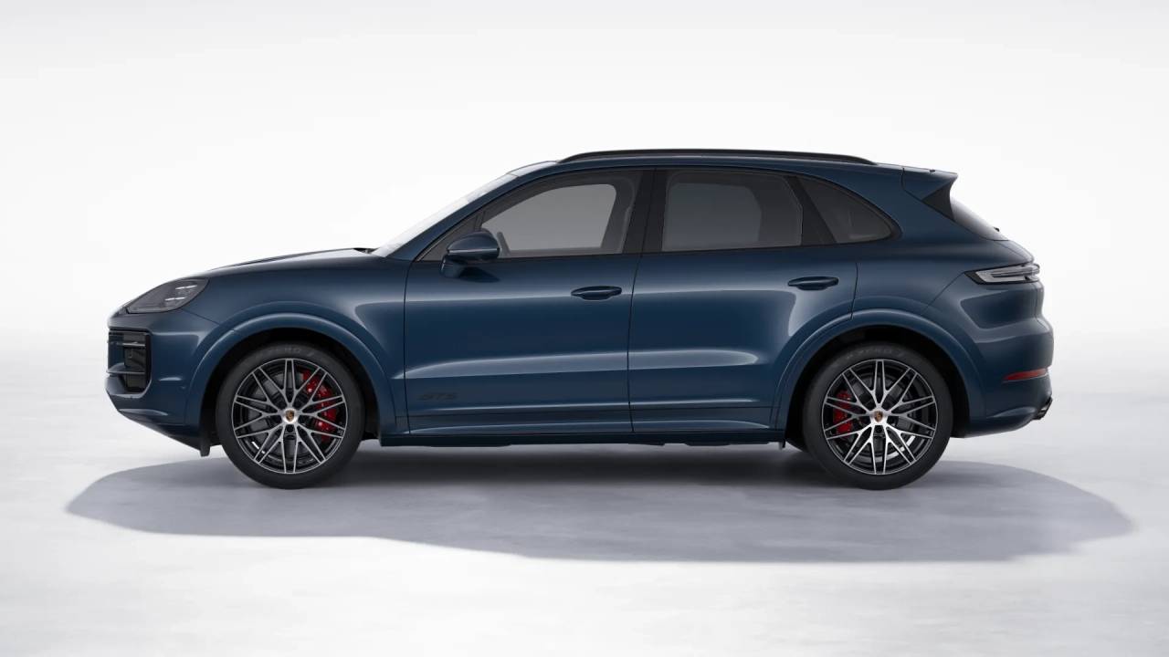 2026 Porsche Cayenne GTS photo 2