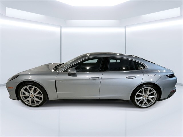 2025 Porsche Panamera E-Hybrid 4 photo 2