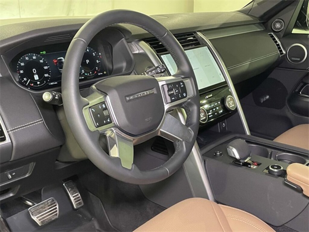 Used 2025 Land Rover Discovery Dynamic SE SUV