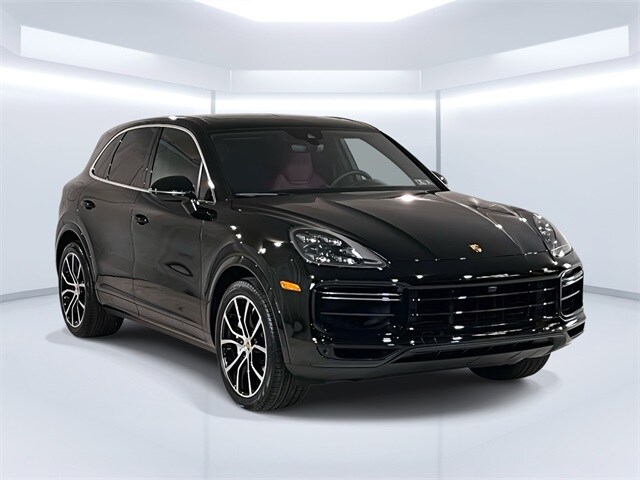 2023 Porsche Cayenne Turbo photo 3