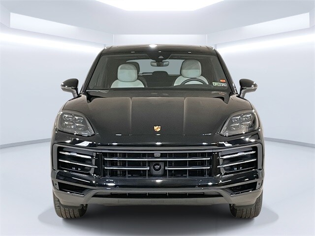 2025 Porsche Cayenne photo 2