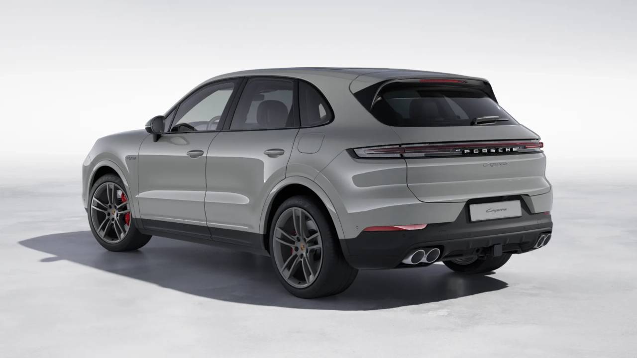 2026 Porsche Cayenne S E-Hybrid photo 2