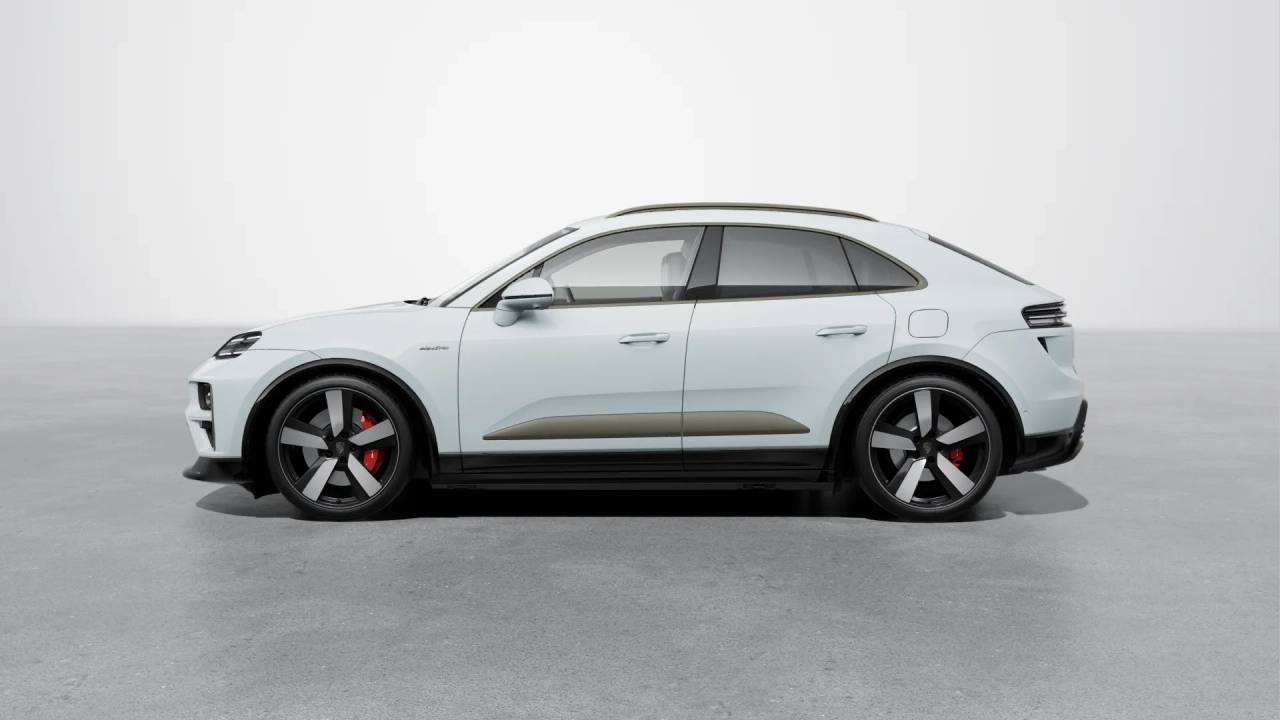 2025 Porsche Macan Turbo Electric photo 2