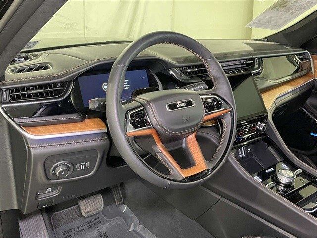 2025 Jeep Grand Cherokee Summit Reserve photo 4