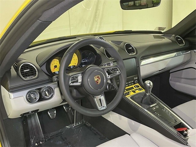 2025 Porsche Cayman S photo 4