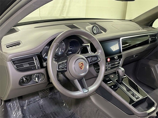 2024 Porsche Macan photo 3