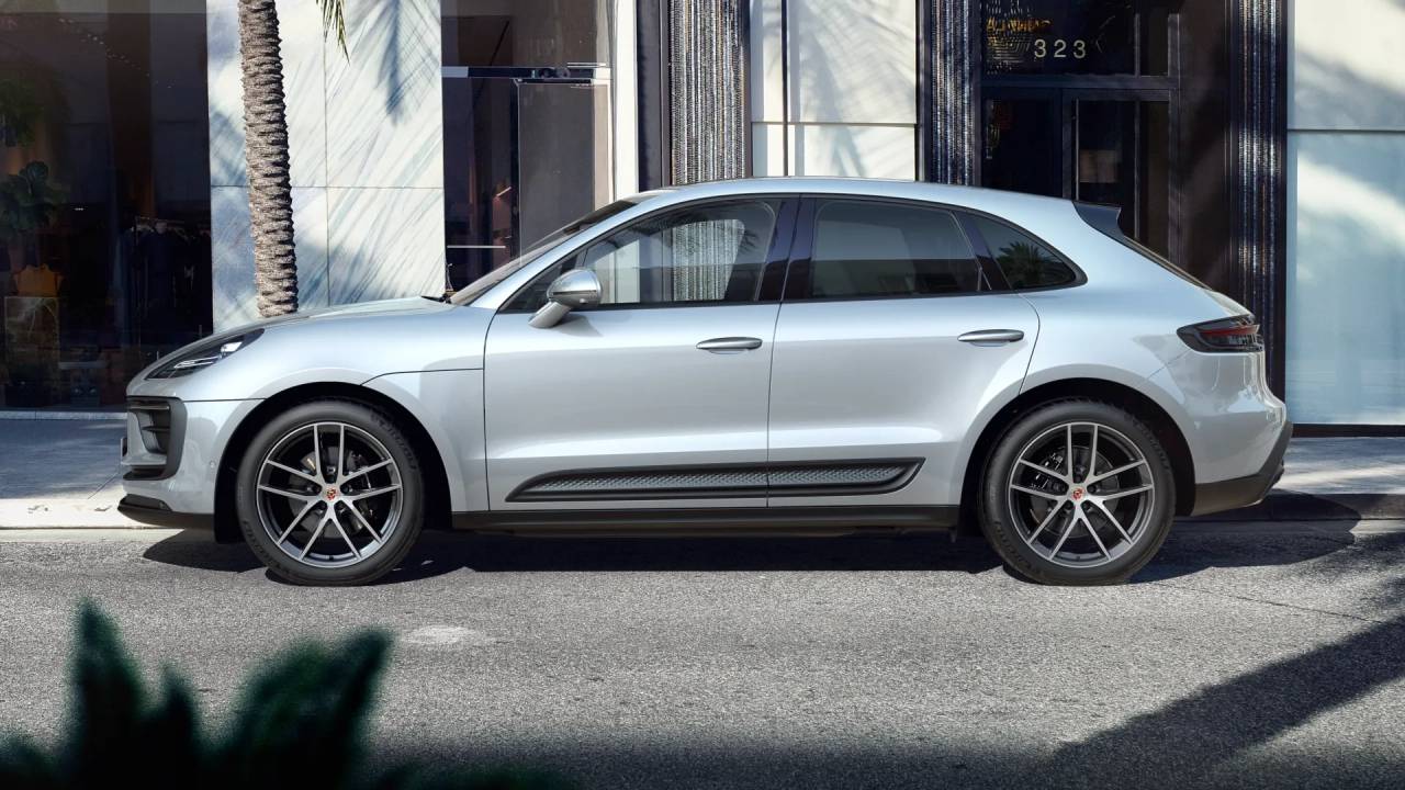 2025 Porsche Macan T photo 2