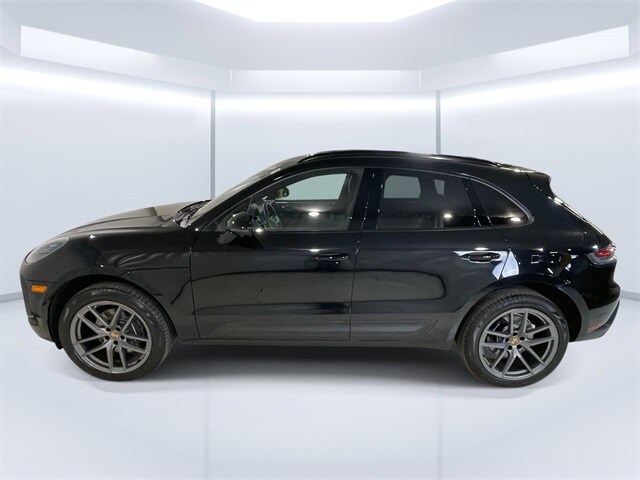 2025 Porsche Macan photo 2