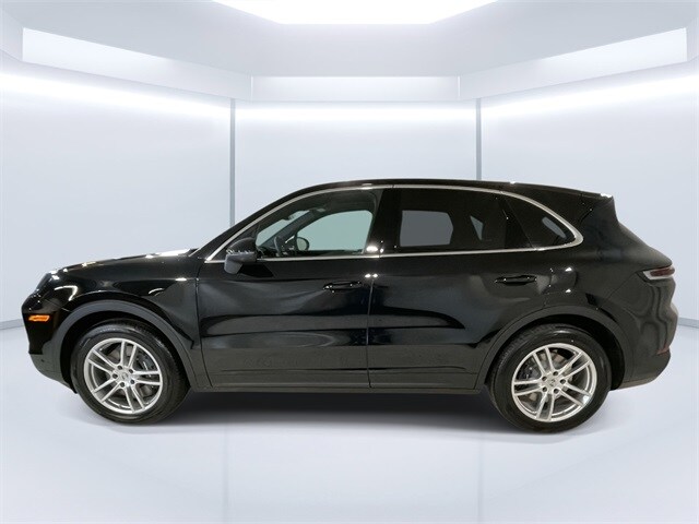 2025 Porsche Cayenne photo 3