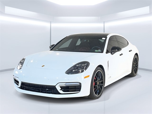 2021 Porsche Panamera GTS's photo