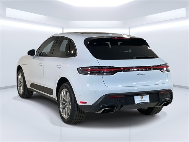 2022 Porsche Macan photo 3