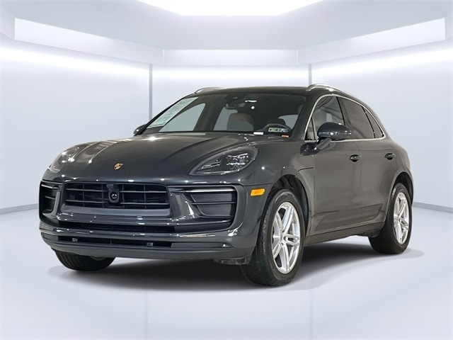 2025 Porsche Macan's photo