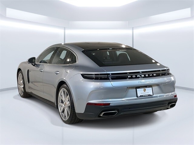 2025 Porsche Panamera E-Hybrid 4 photo 3