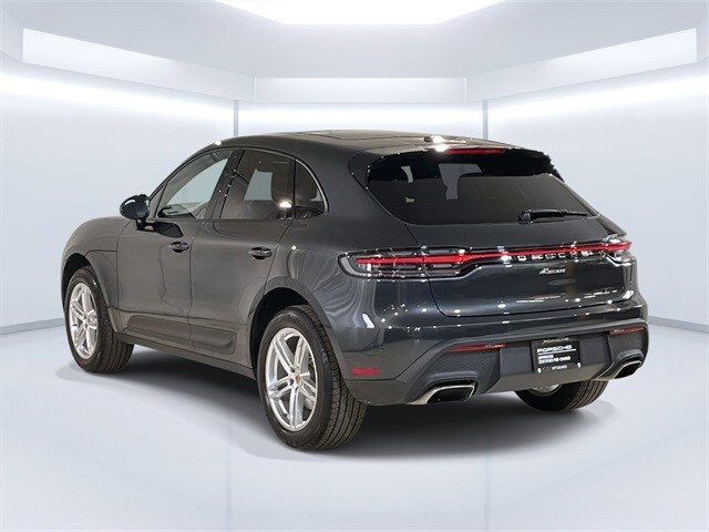 2025 Porsche Macan photo 2
