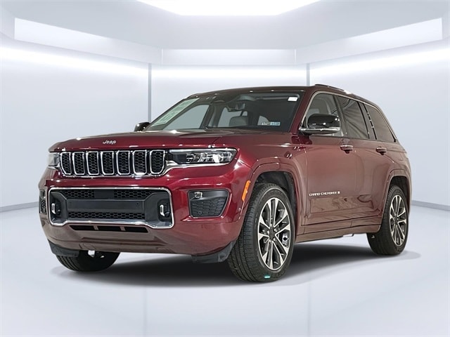 2023 Jeep Grand Cherokee Overland's photo