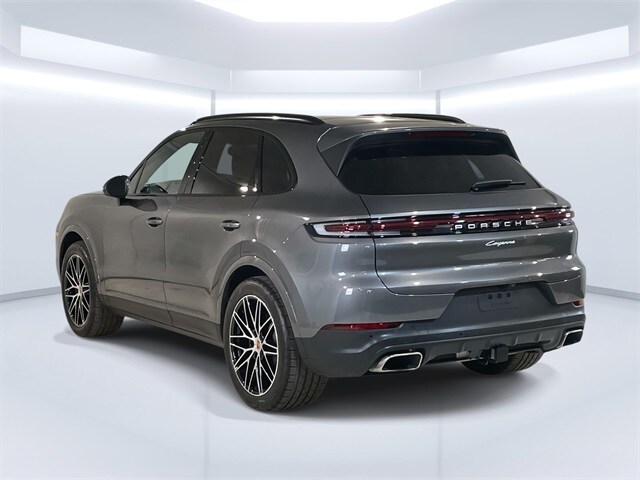 2025 Porsche Cayenne photo 3