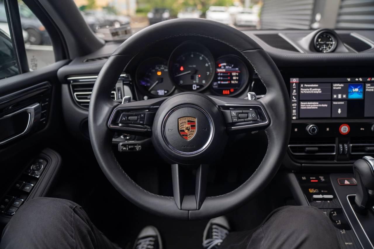 2025 Porsche Macan T photo 4