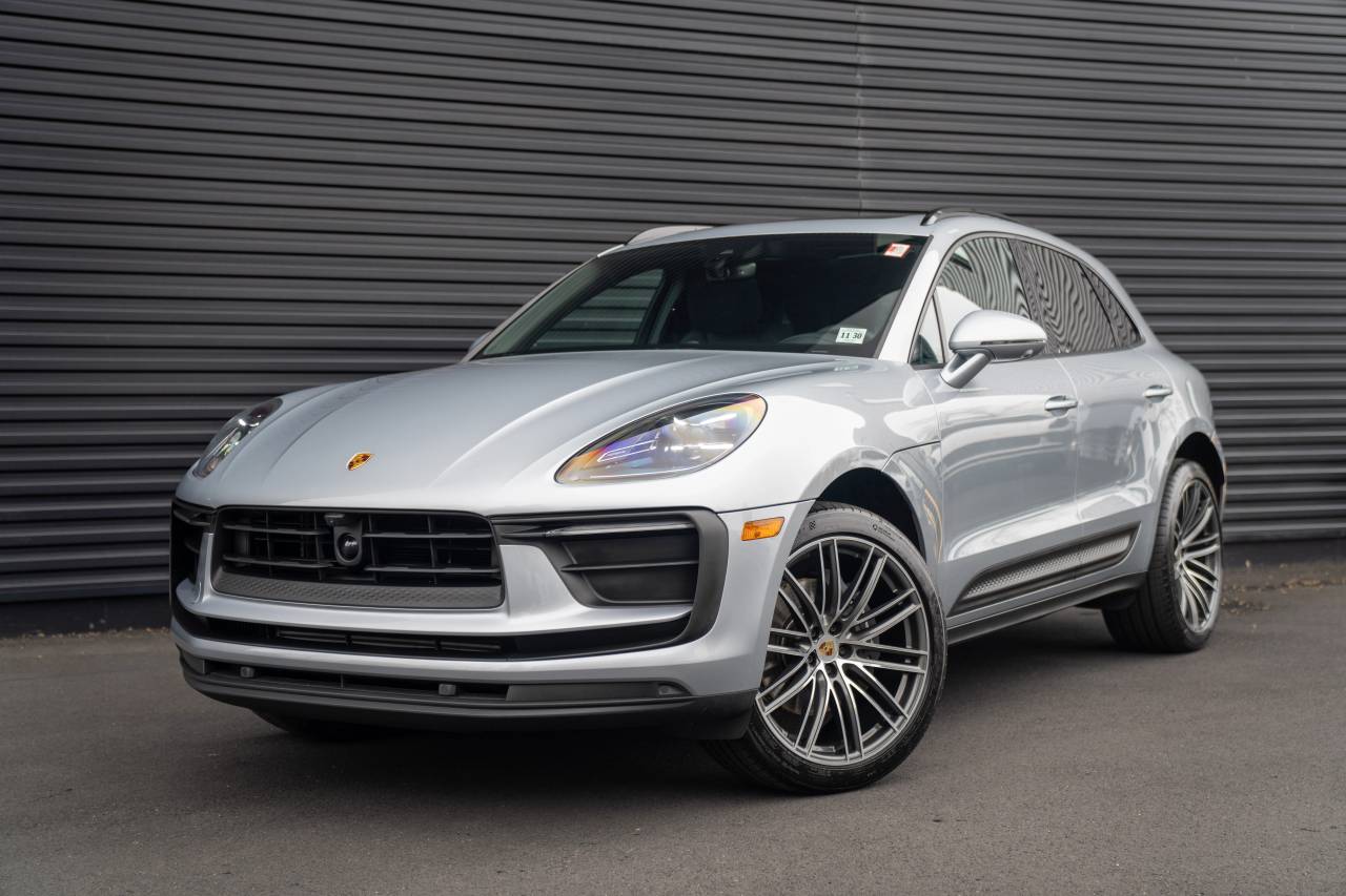 2026 Porsche Macan -'s photo