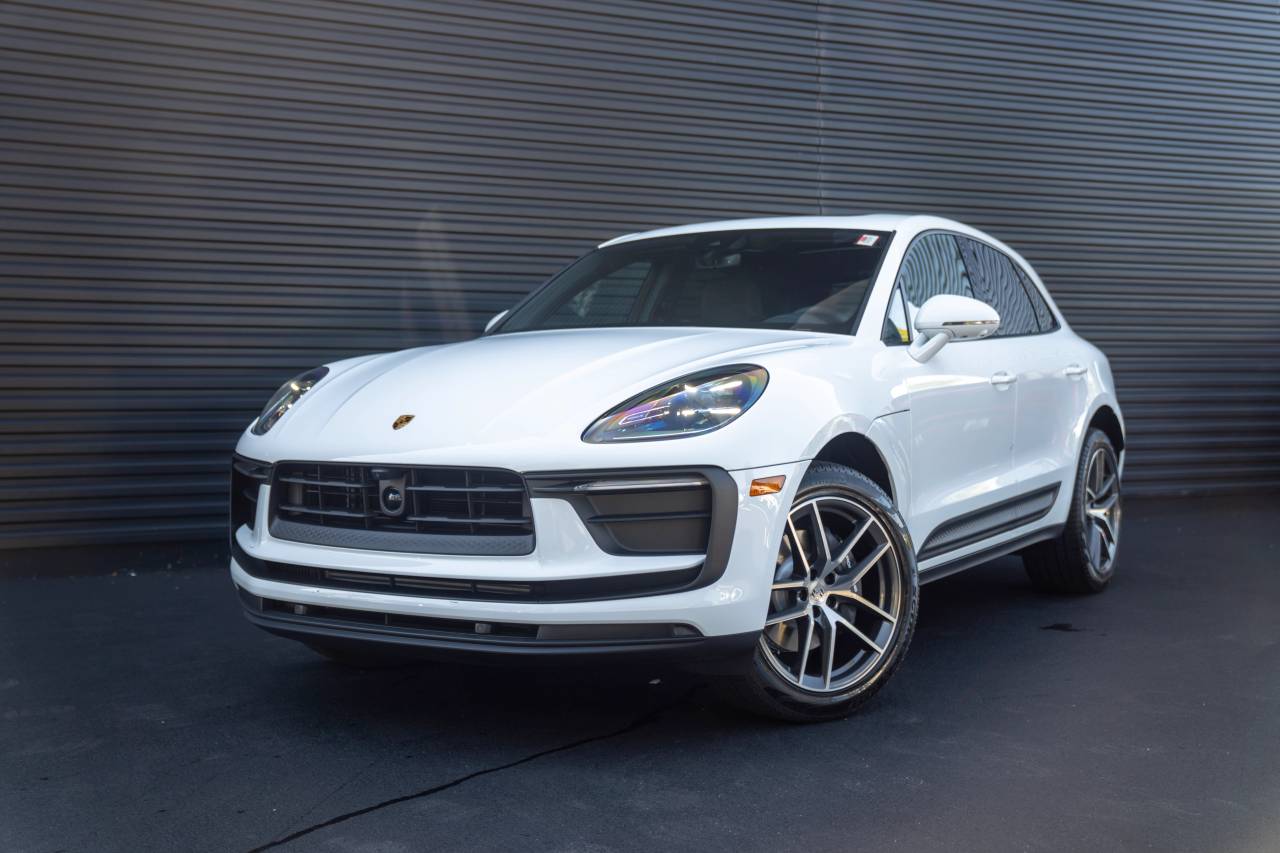 2026 Porsche Macan Base