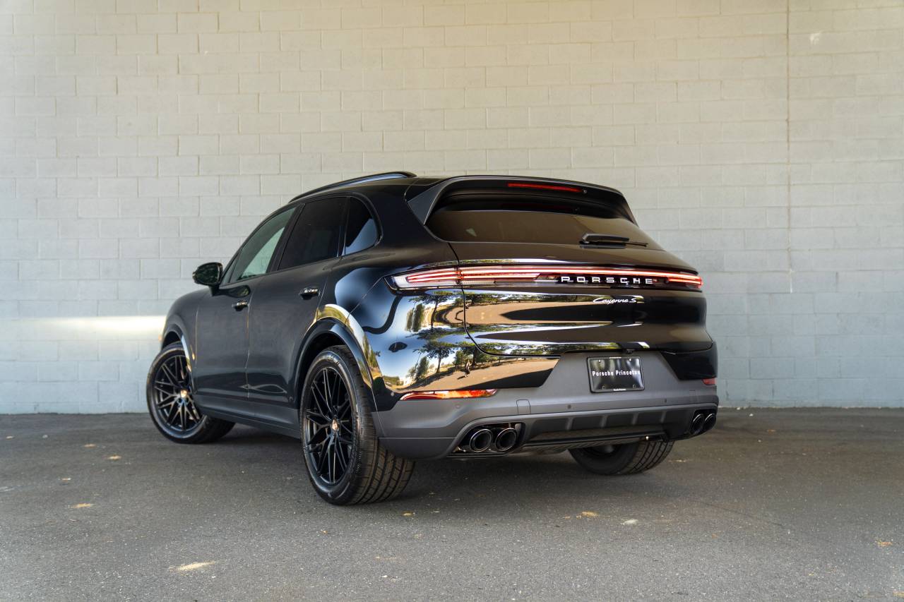 2026 Porsche Cayenne S photo 3