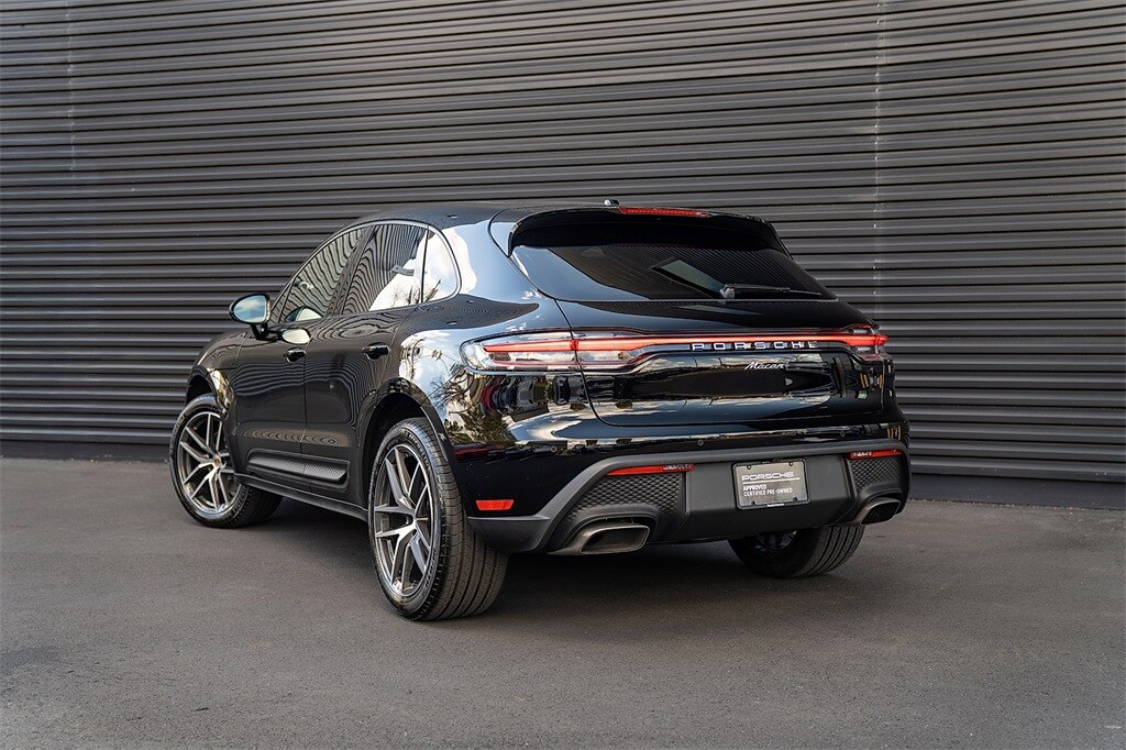 2025 Porsche Macan Base photo 3