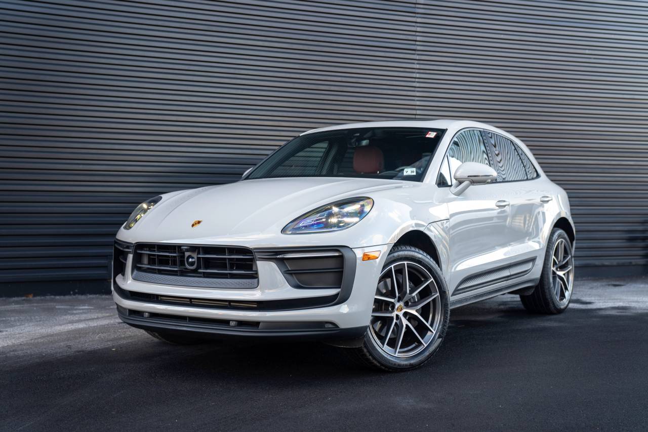 2025 Porsche Macan Base's photo