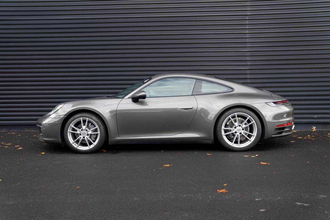 2022 Porsche 911 4 photo 2