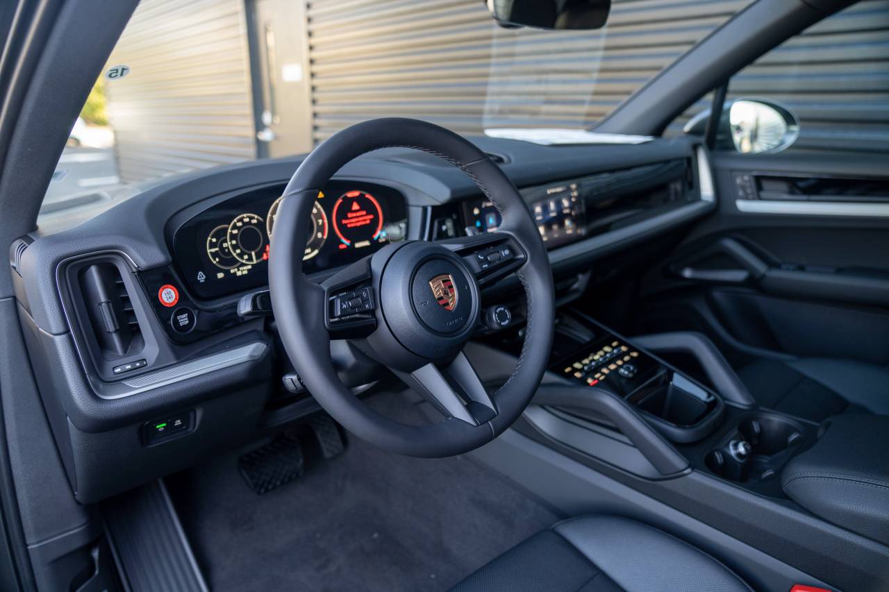 2026 Porsche Cayenne photo 3