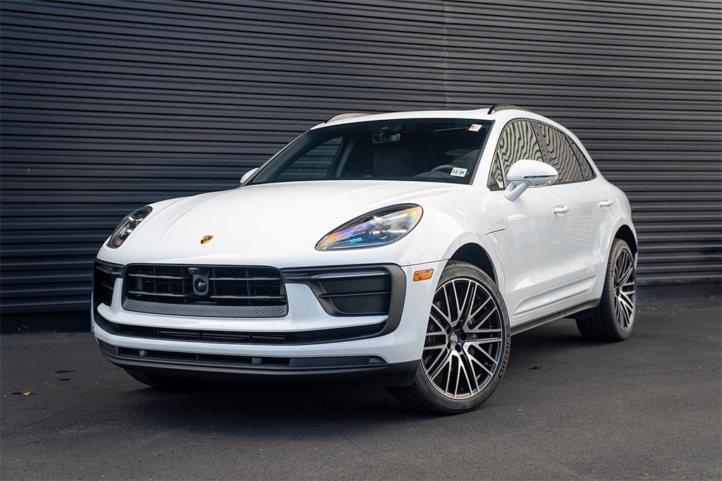 2025 Porsche Macan Base
