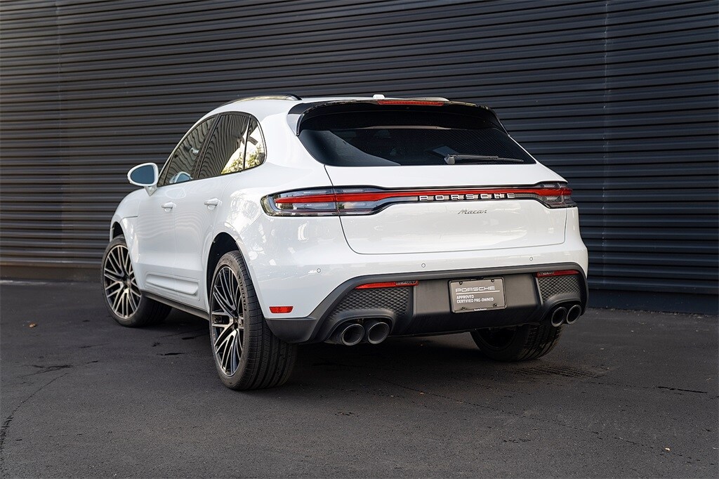 2025 Porsche Macan T photo 3