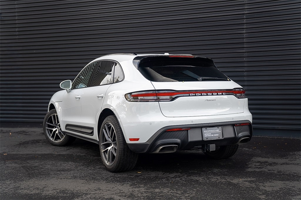2025 Porsche Macan Base photo 3