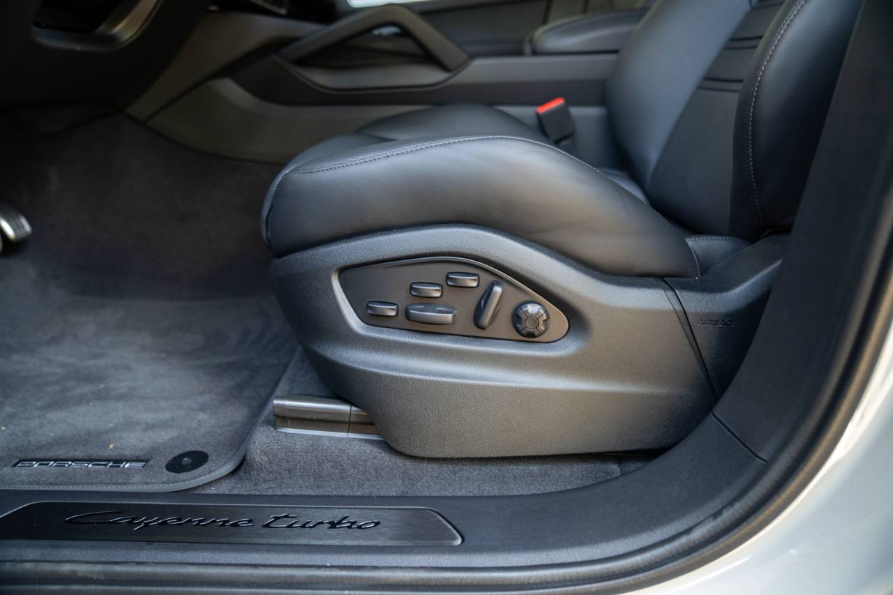 2025 Porsche Cayenne Coup Turbo E-Hybrid - Photo 29