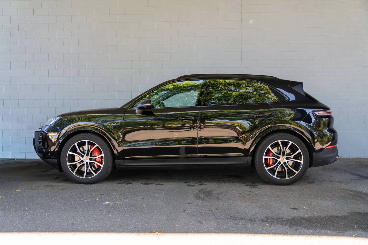 2026 Porsche Cayenne E-Hybrid S photo 2