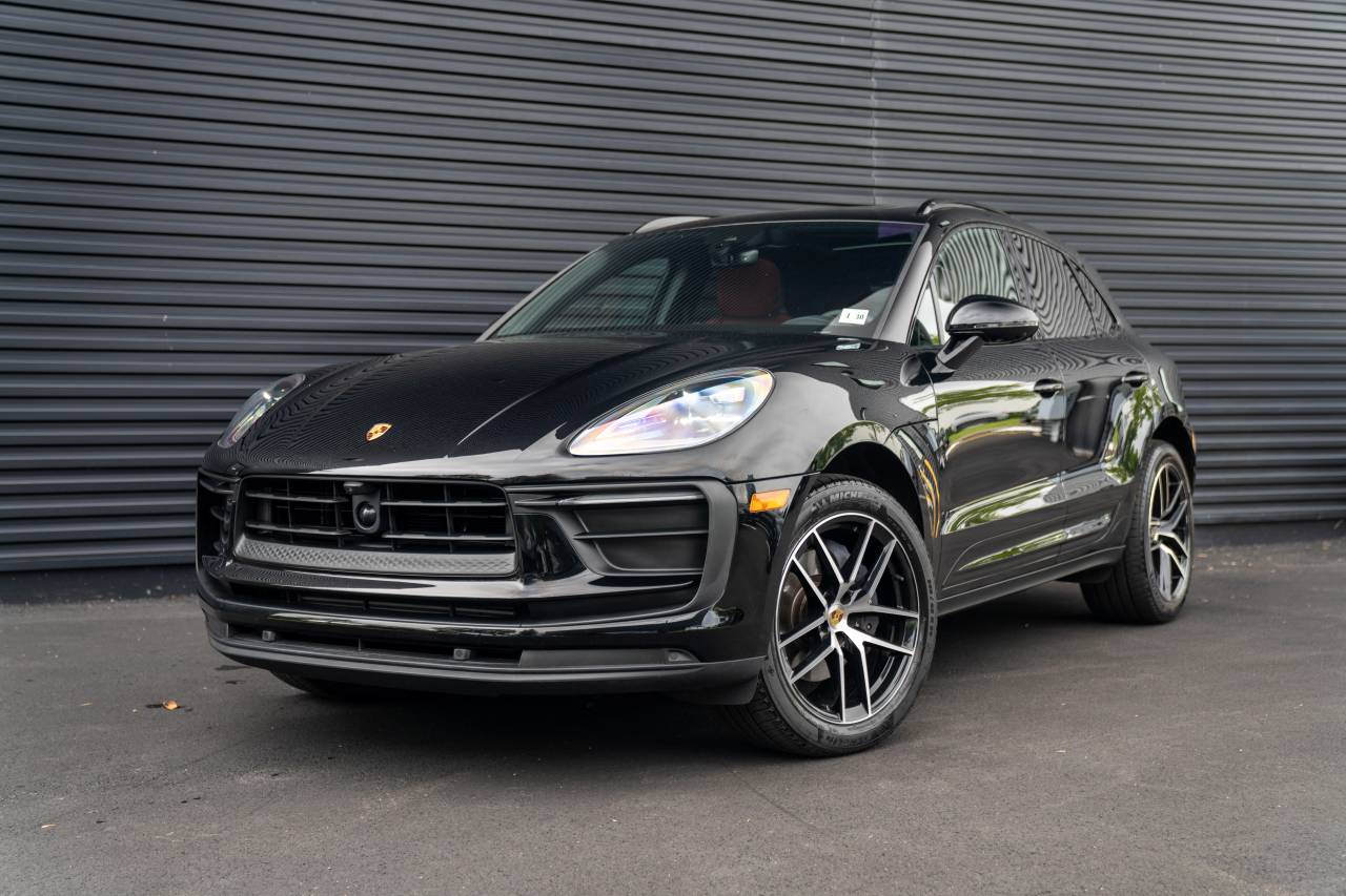 2025 Porsche Macan Base's photo