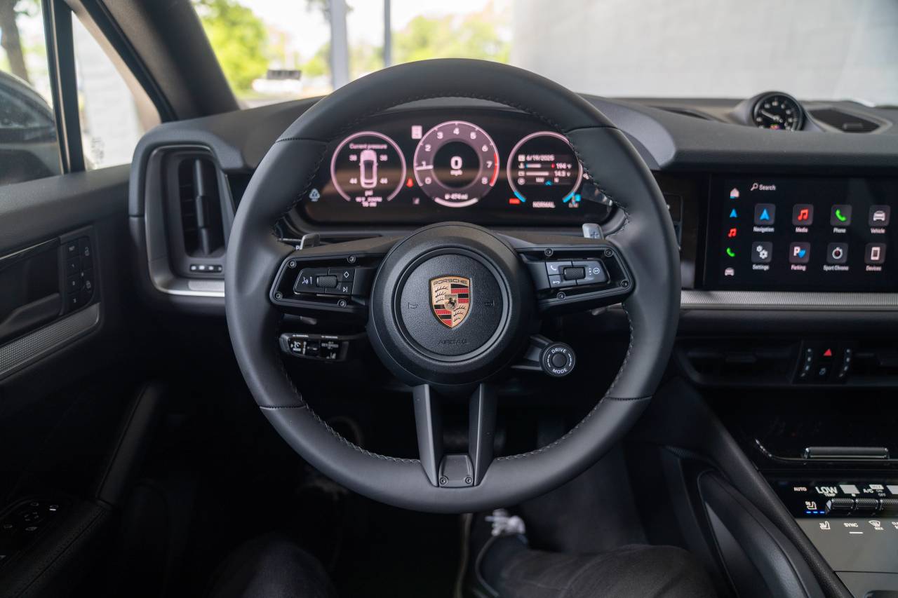2025 Porsche Cayenne Coupe photo 4