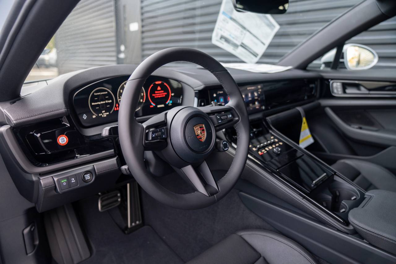 2026 Porsche Panamera 4 photo 4