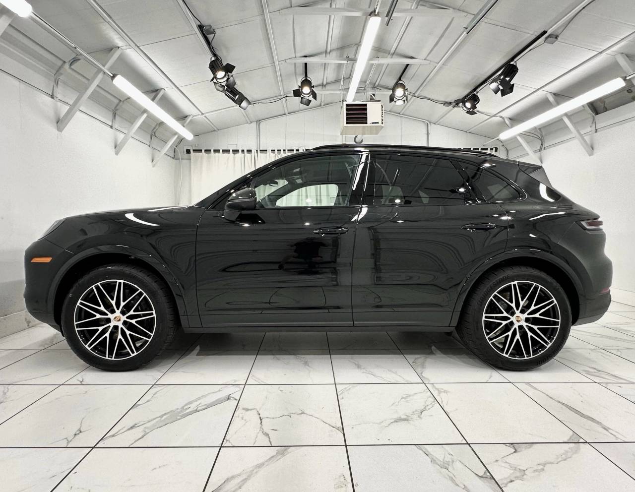 2025 Porsche Cayenne photo 2
