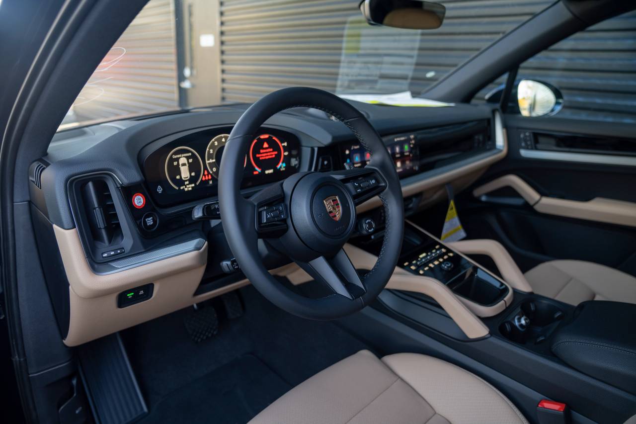 2026 Porsche Cayenne E-Hybrid photo 4